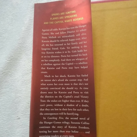 Mocking Jay & Catching Fire (Hunger games) Books - Picture 2 of 12